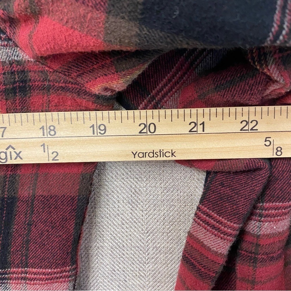 Legendary Whitetails Flannel Shirt Mens Med Red Black Plaid Button Down Cotton - Picture 6 of 12